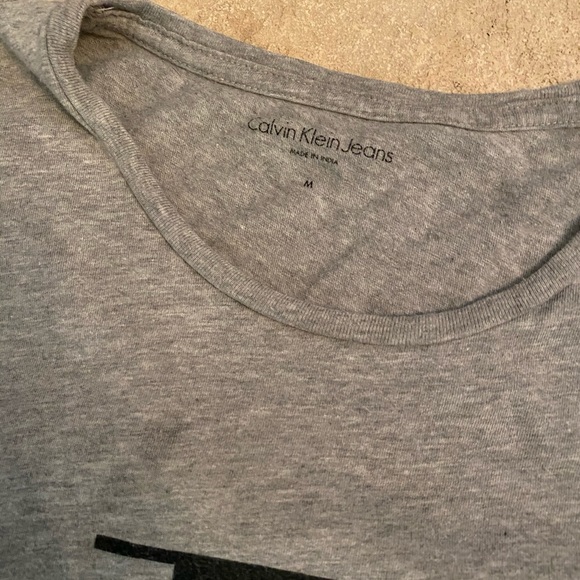 2 Calvin Klein Jeans t shirts - Picture 4 of 5